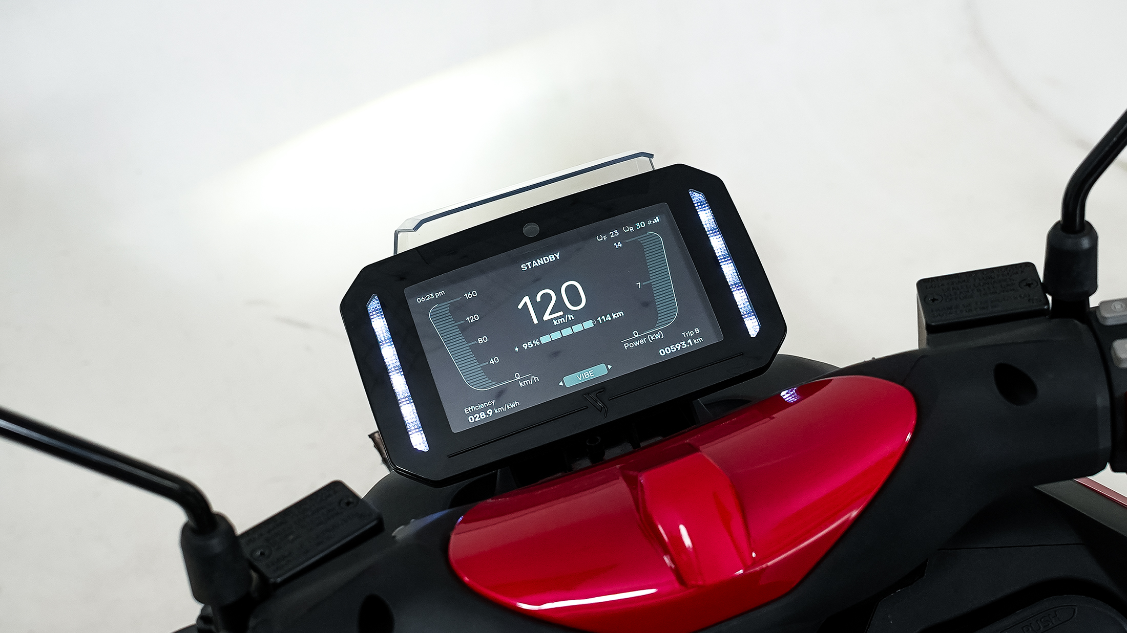 Kenali Riding Mode Motor Listrik SAVART: Beda Perjalanan, Beda Mode Berkendara cover image